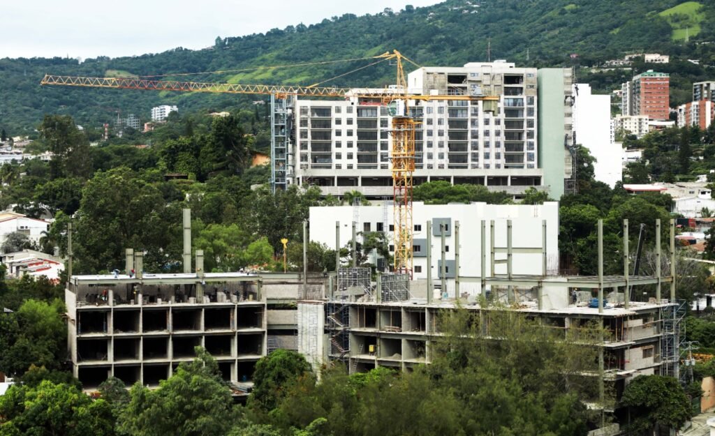 construccion-lidera-inversion-en-el-salvador-con-creditos-que-suben-319-hasta-septiembre